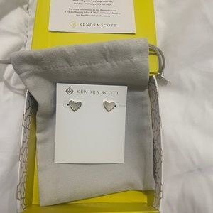 Kendra Scott heart earrings. Haven’t been worn. Not my style make an offer.